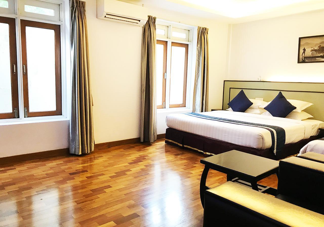 Sky View Hotel Rangoon Buitenkant foto