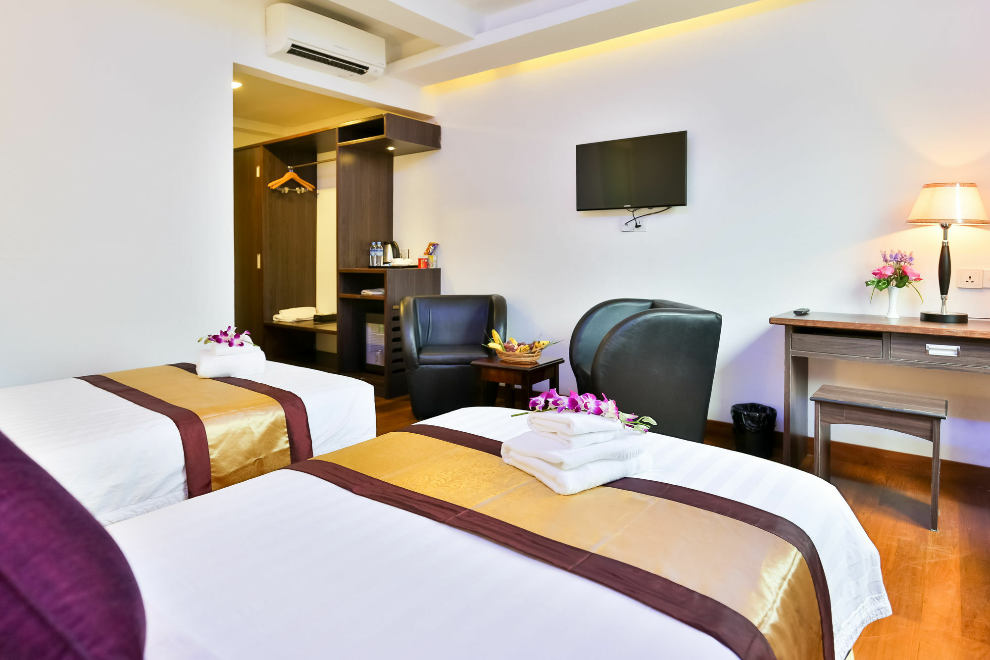 Sky View Hotel Rangoon Buitenkant foto