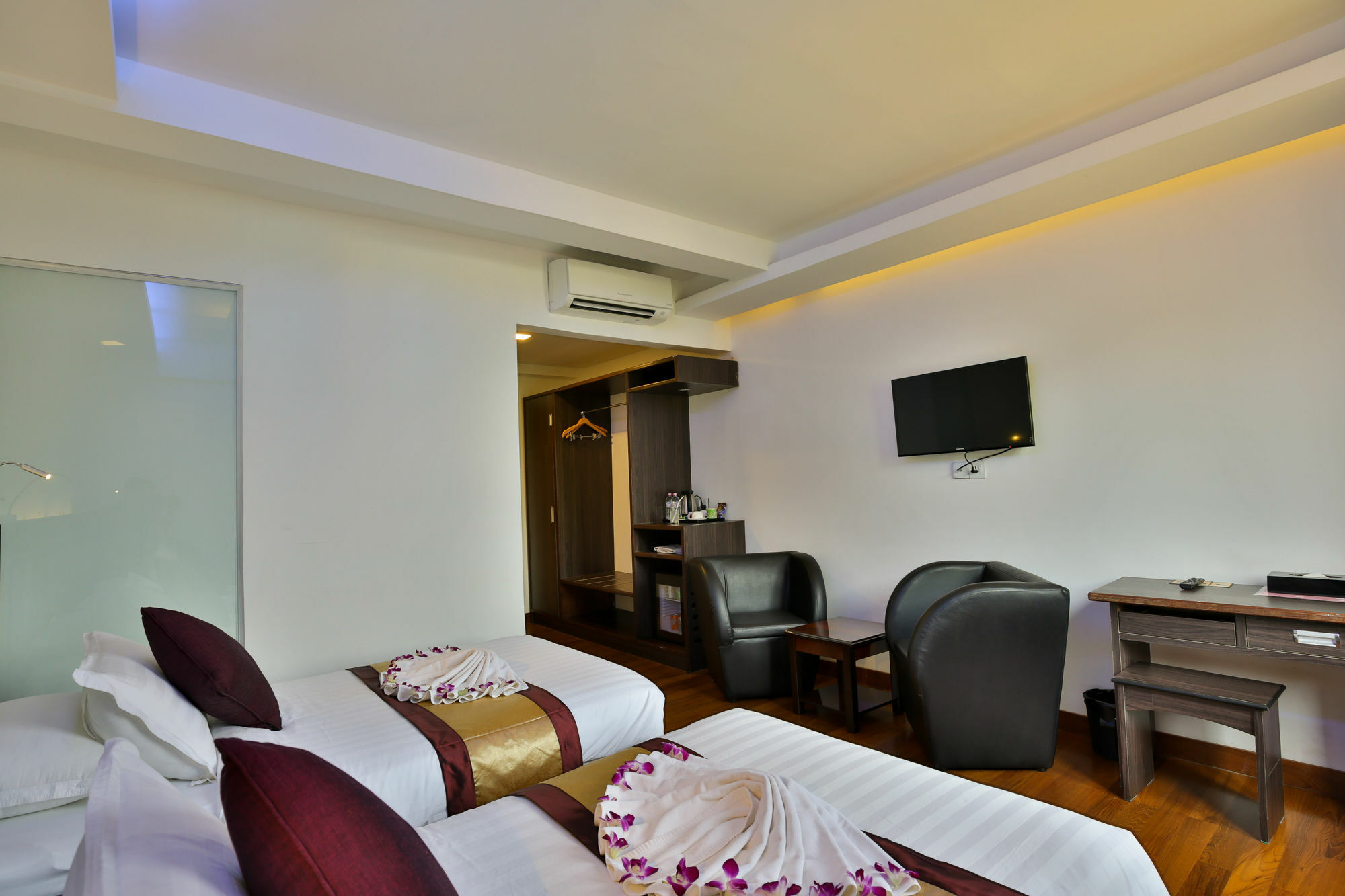 Sky View Hotel Rangoon Buitenkant foto