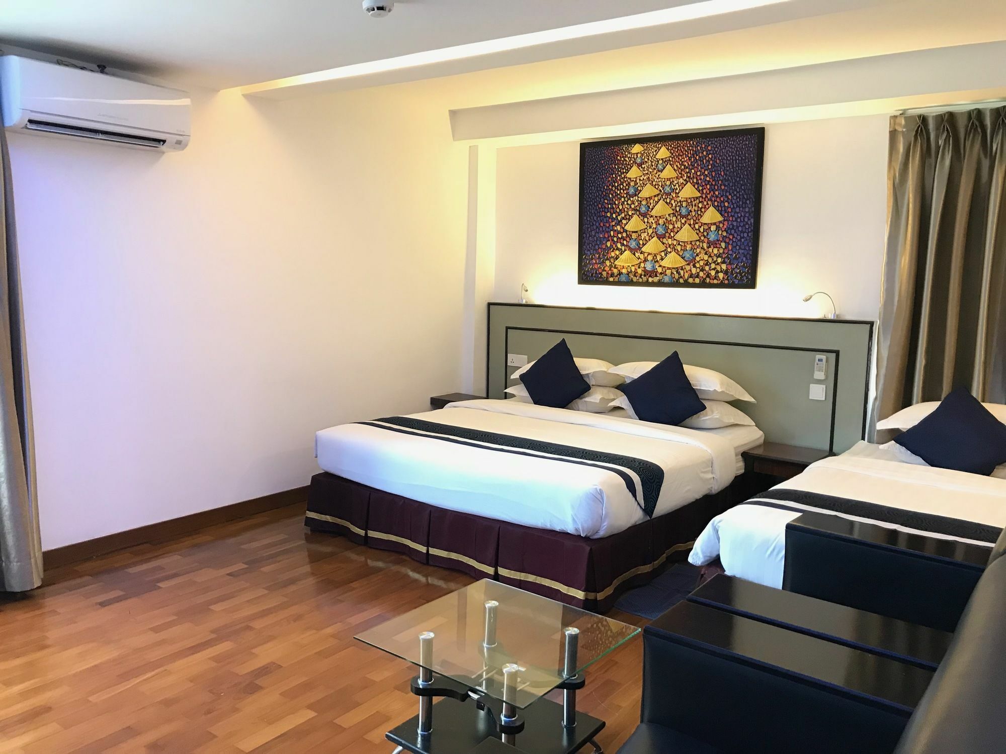 Sky View Hotel Rangoon Buitenkant foto