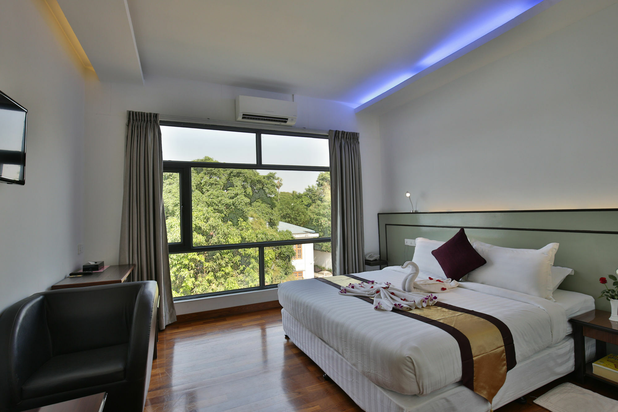 Sky View Hotel Rangoon Buitenkant foto