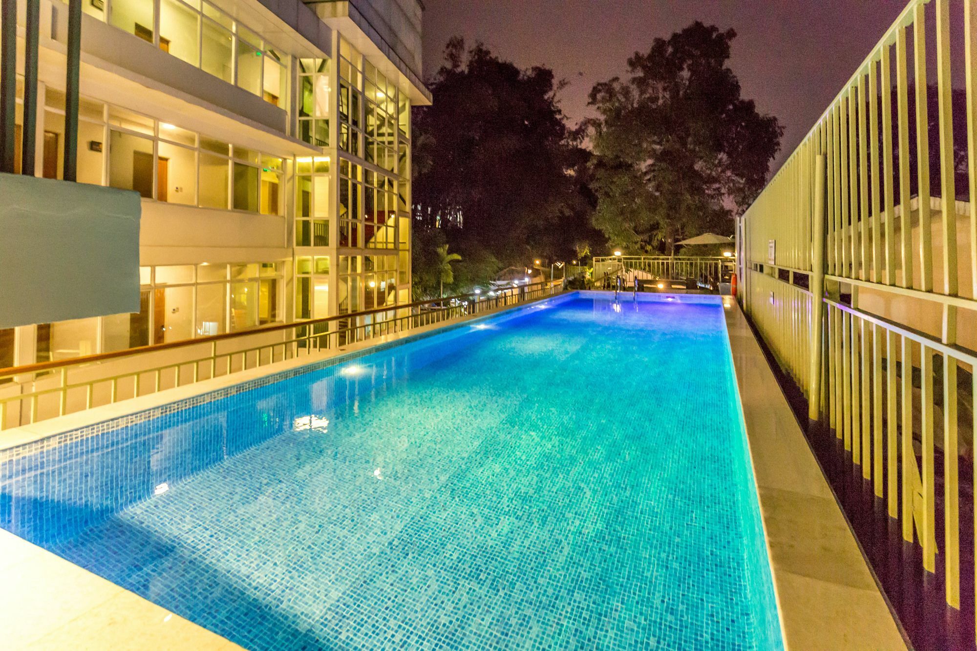 Sky View Hotel Rangoon Buitenkant foto