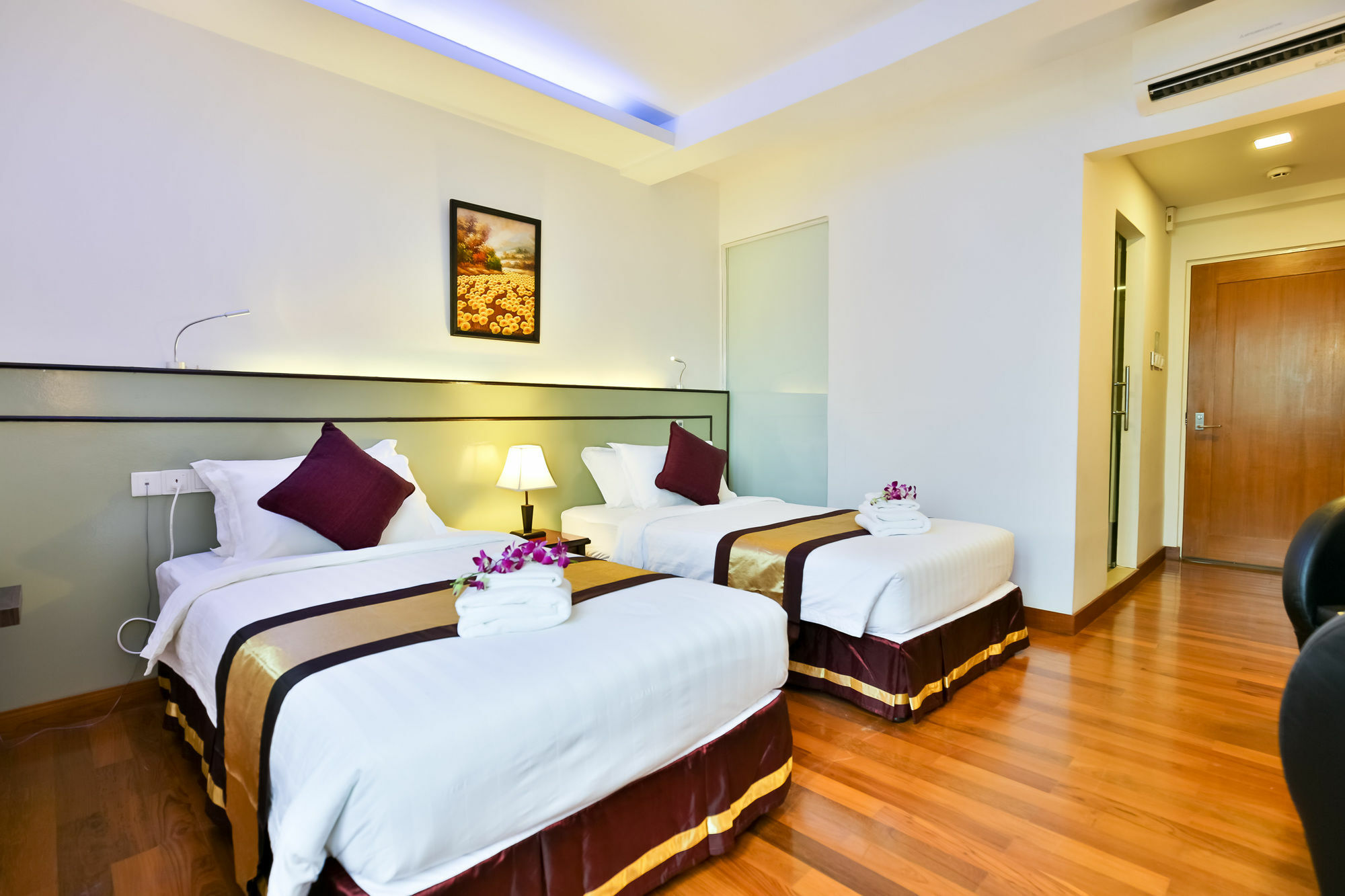 Sky View Hotel Rangoon Buitenkant foto
