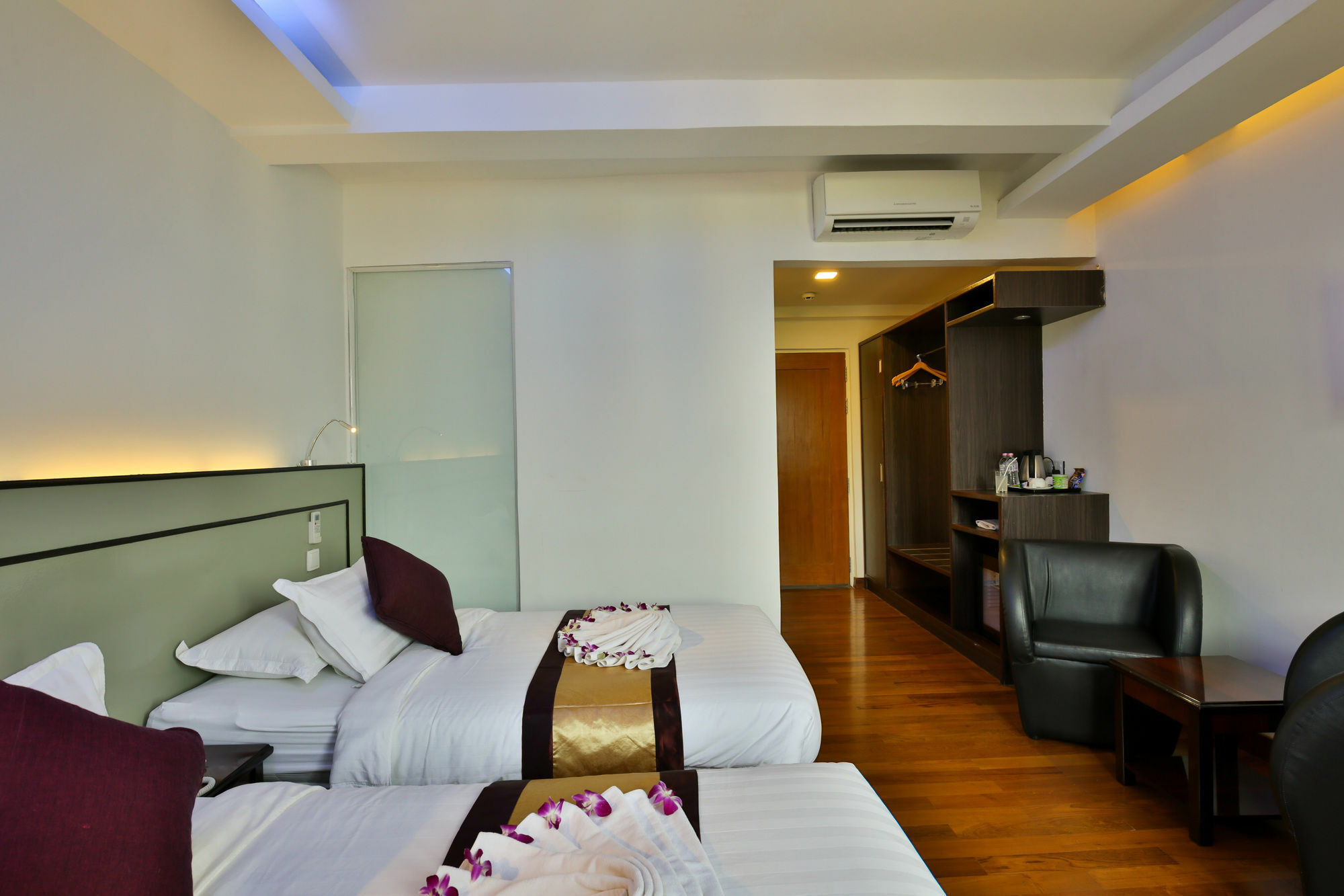 Sky View Hotel Rangoon Buitenkant foto