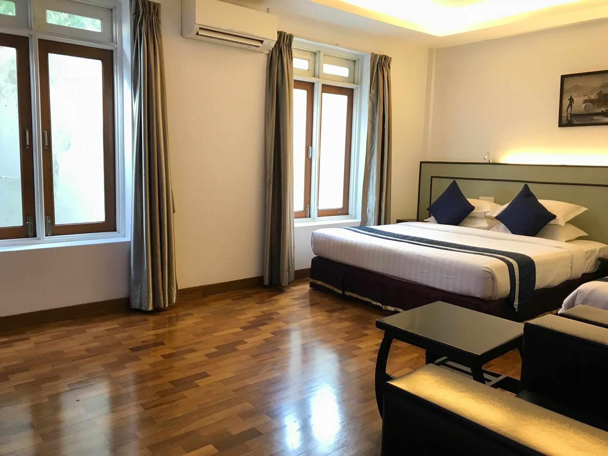 Sky View Hotel Rangoon Buitenkant foto